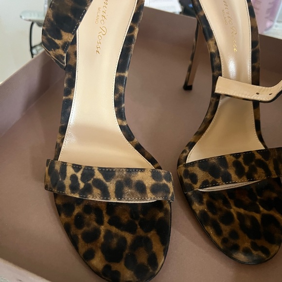 glamorous Cheetah/Leopard Print Gianvito Rossi size 39 only worn ONCE - Picture 4 of 9